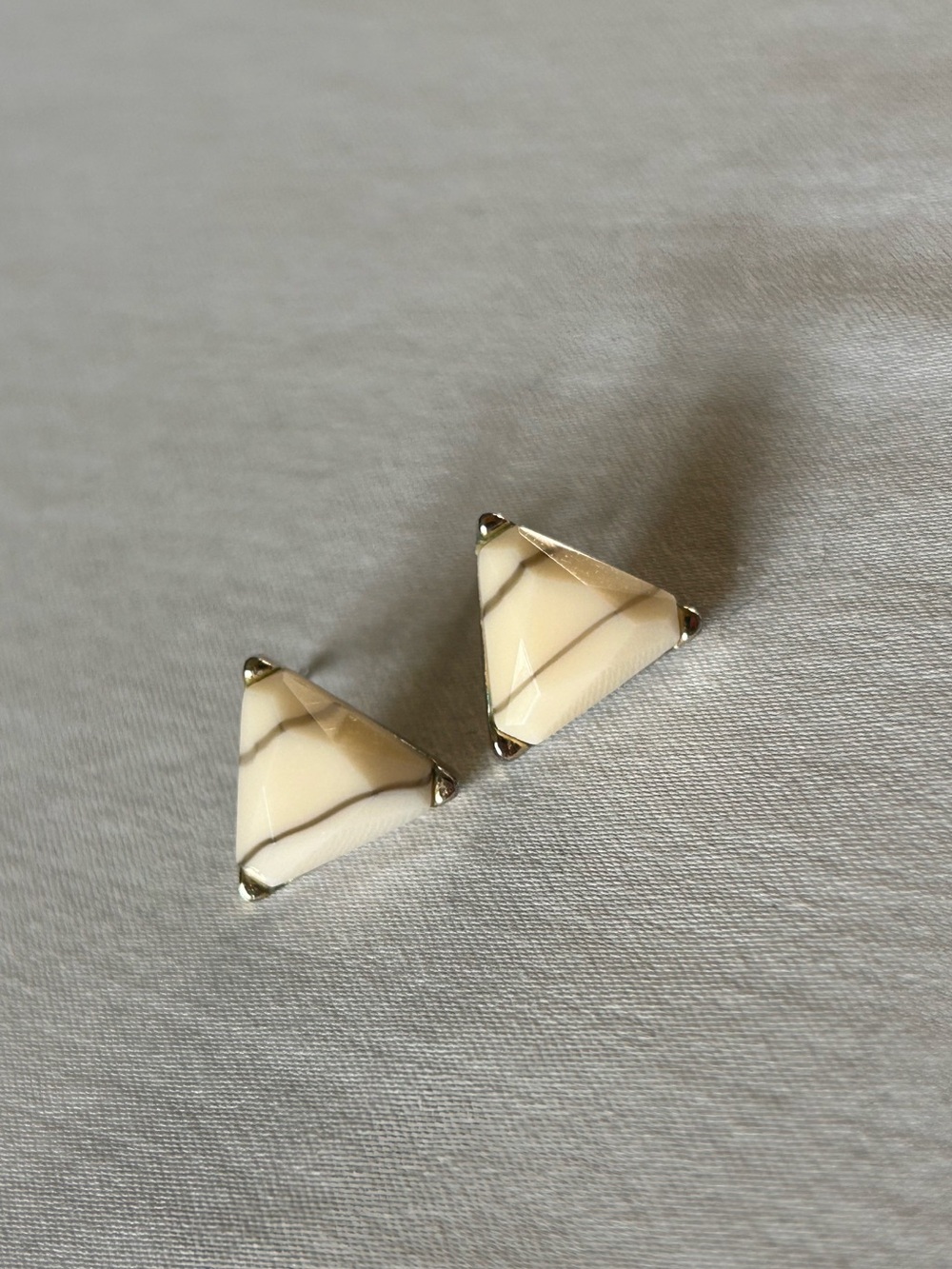 Cream Marbled Faceted Triangle Stud Earrings Gold Tone